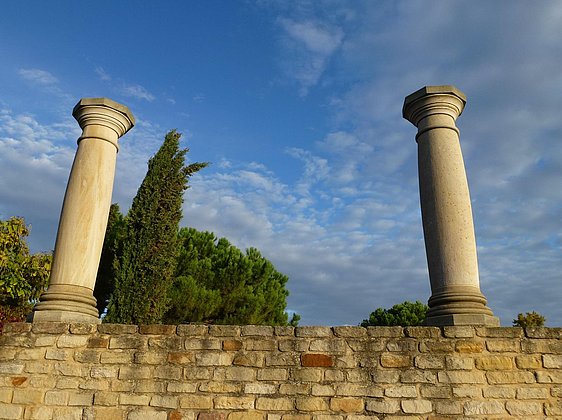 Zwei Säulen