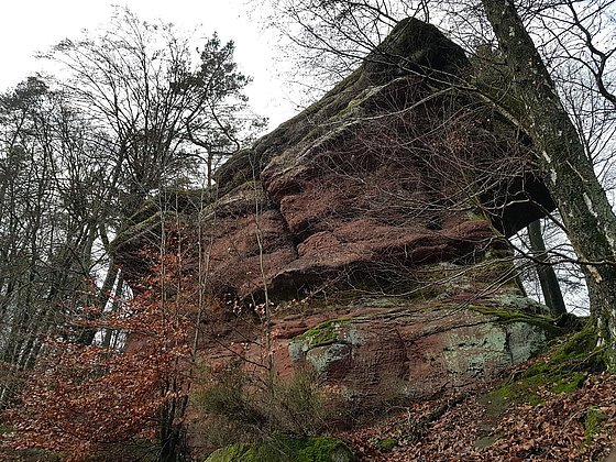 Blick von unten auf den Hohen Fels