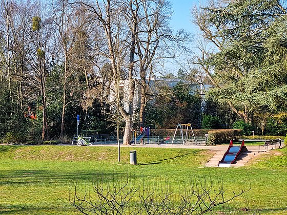 Spielplatz mitten im Goethepark