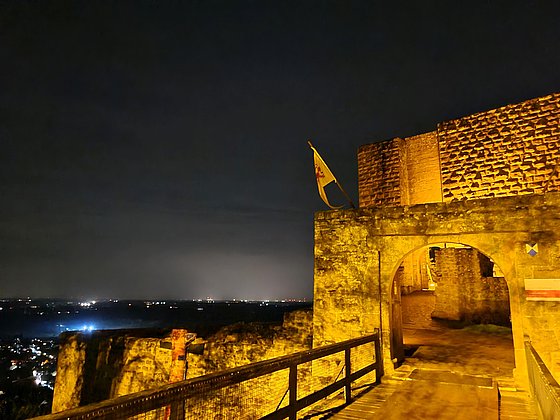 Burg Landeck bei Nacht