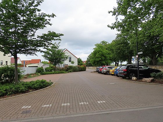 Parkplatz Friedhof Bild 1