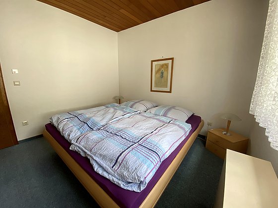 Schlafzimmer Ferienwohnung Rödelstal quer (2)